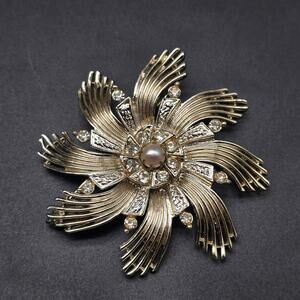 Ceil Chapman Gold Tone Flower Brooch Rhinestone Accents Costume Jewelry